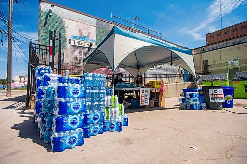 MIKAELA MACKENZIE / WINNIPEG FREE PRESS

A station offering free water, snacks, and cooling mist for folks seeking respite from the heat outside the Main Street Project in Winnipeg on Friday, June 4, 2021. For Cody Sellar story.
Winnipeg Free Press 2021.