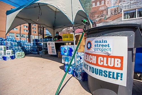 MIKAELA MACKENZIE / WINNIPEG FREE PRESS

A station offering free water, snacks, and cooling mist for folks seeking respite from the heat outside the Main Street Project in Winnipeg on Friday, June 4, 2021. For Cody Sellar story.
Winnipeg Free Press 2021.