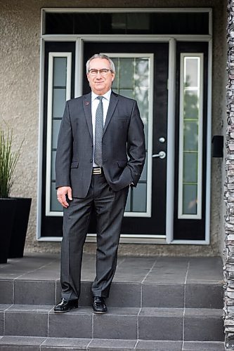 MIKAELA MACKENZIE / WINNIPEG FREE PRESS

MREA president Stewart Elston poses for a portrait in front of his house in Winnipeg on Friday, June 4, 2021. More people than ever are trying to become realtors in this hot housing market. For Ben Waldman story.
Winnipeg Free Press 2021.