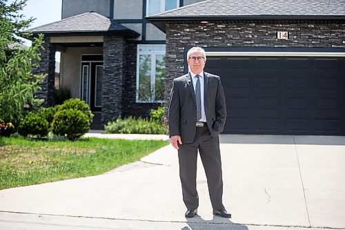 MIKAELA MACKENZIE / WINNIPEG FREE PRESS

MREA president Stewart Elston poses for a portrait in front of his house in Winnipeg on Friday, June 4, 2021. More people than ever are trying to become realtors in this hot housing market. For Ben Waldman story.
Winnipeg Free Press 2021.