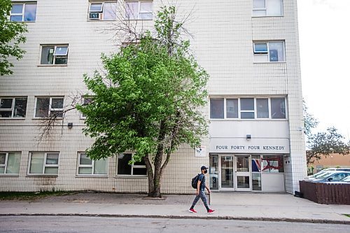 MIKAELA MACKENZIE / WINNIPEG FREE PRESS

444 Kennedy, the site of a police scene earlier in the day, in Winnipeg on Friday, June 4, 2021. For Malak story.
Winnipeg Free Press 2021.