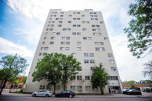 MIKAELA MACKENZIE / WINNIPEG FREE PRESS

444 Kennedy, the site of a police scene earlier in the day, in Winnipeg on Friday, June 4, 2021. For Malak story.
Winnipeg Free Press 2021.