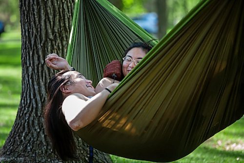 Daniel Crump / Winnipeg Free Press. Bao Nguyen and Sheera Maano relax in a hammock in St. Vital park as they try to escape the record breaking heatwave. Temperatures have soared all across southern Manitoba on Friday and Saturday and multiple weather records have been broken. June 5, 2021.