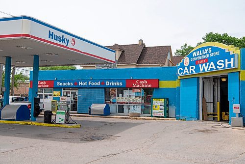 ALEX LUPUL / WINNIPEG FREE PRESS  

Walias Convenience store is photographed in Winnipeg on Tuesday, June 8, 2021. A youth, 13, has been sentenced for stabbing a Walias Convenience Store clerk in the stomach, after being told to put a mask on. The stabbing occurred at the Isabel Street location on February 26.

Reporter: Dean Pritchard
