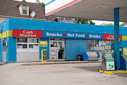 ALEX LUPUL / WINNIPEG FREE PRESS  

Walias Convenience store is photographed in Winnipeg on Tuesday, June 8, 2021. A youth, 13, has been sentenced for stabbing a Walias Convenience Store clerk in the stomach, after being told to put a mask on. The stabbing occurred at the Isabel Street location on February 26.

Reporter: Dean Pritchard