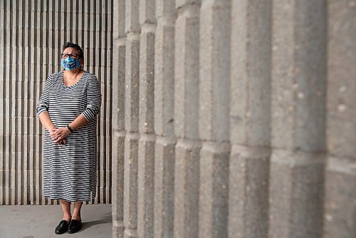 ALEX LUPUL / WINNIPEG FREE PRESS  

Helen Robinson-Settee, director of the Indigenous Inclusion Directorate with Manitoba Education and a former teacher-librarian at Niji Mahkwa School, is photographed at the Winnipeg school on Tuesday, June 8, 2021.

Reporter: Malak Abas