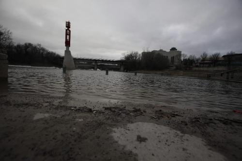 BORIS.MINKEVICH@FREEPRESS.MB.CA  100318 BORIS MINKEVICH / WINNIPEG FREE PRESS Assiniboine River levels at The Forks in WInnipeg.