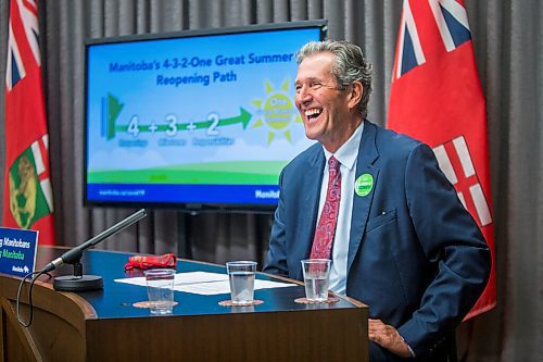 MIKAELA MACKENZIE / WINNIPEG FREE PRESS

Premier Brian Pallister announces the summer reopening plan at the Manitoba Legislative Building in Winnipeg on Thursday, June 10, 2021. For Danielle story.
Winnipeg Free Press 2021.