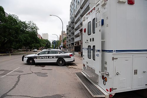 ALEX LUPUL / WINNIPEG FREE PRESS  

Police tape stretches across Kennedy Street in Winnipeg on Thursday, June 10, 2021. Shortly after midnight, police officers responded to the 300 block of Kennedy Street for reports that an individual had been shot. The deceased victim has been identified as Marlon Jose Chamorro-Gonzales, 48, of Winnipeg.


