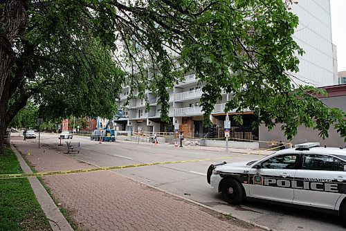 ALEX LUPUL / WINNIPEG FREE PRESS  

Police tape stretches across Kennedy Street in Winnipeg on Thursday, June 10, 2021. Shortly after midnight, police officers responded to the 300 block of Kennedy Street for reports that an individual had been shot. The deceased victim has been identified as Marlon Jose Chamorro-Gonzales, 48, of Winnipeg.

