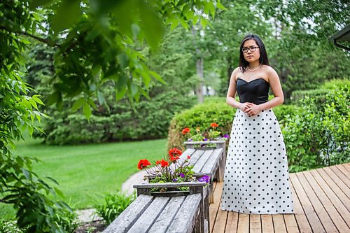 MIKAELA MACKENZIE / WINNIPEG FREE PRESS

SJR student Lauren McIlroy poses for a portrait (in one of the two dresses that she was excited to wear to grad events that have been cancelled) at her home in La Salle on Thursday, June 10, 2021. For Jen story.
Winnipeg Free Press 2021.