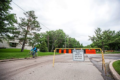 MIKAELA MACKENZIE / WINNIPEG FREE PRESS

Wellington Crescent, which is currently restricted to one block of vehicle travel, in Winnipeg on Friday, June 11, 2021. For JS story.
Winnipeg Free Press 2021.