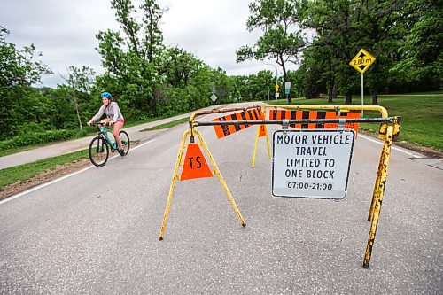 MIKAELA MACKENZIE / WINNIPEG FREE PRESS

Wellington Crescent, which is currently restricted to one block of vehicle travel, in Winnipeg on Friday, June 11, 2021. For JS story.
Winnipeg Free Press 2021.