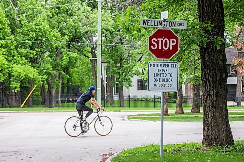 MIKAELA MACKENZIE / WINNIPEG FREE PRESS

Wellington Crescent, which is currently restricted to one block of vehicle travel, in Winnipeg on Friday, June 11, 2021. For JS story.
Winnipeg Free Press 2021.