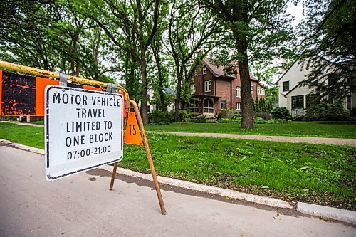 MIKAELA MACKENZIE / WINNIPEG FREE PRESS

Wellington Crescent, which is currently restricted to one block of vehicle travel, in Winnipeg on Friday, June 11, 2021. For JS story.
Winnipeg Free Press 2021.