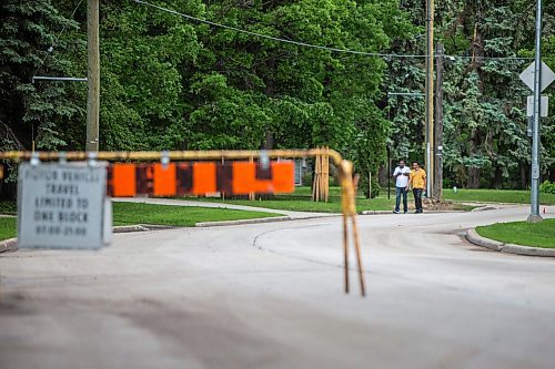 MIKAELA MACKENZIE / WINNIPEG FREE PRESS

Wellington Crescent, which is currently restricted to one block of vehicle travel, in Winnipeg on Friday, June 11, 2021. For JS story.
Winnipeg Free Press 2021.