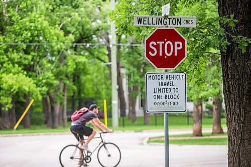 MIKAELA MACKENZIE / WINNIPEG FREE PRESS

Wellington Crescent, which is currently restricted to one block of vehicle travel, in Winnipeg on Friday, June 11, 2021. For JS story.
Winnipeg Free Press 2021.