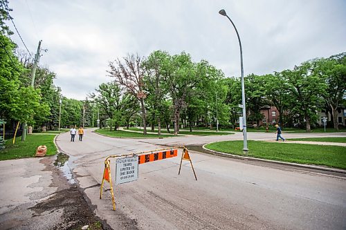 MIKAELA MACKENZIE / WINNIPEG FREE PRESS

Wellington Crescent, which is currently restricted to one block of vehicle travel, in Winnipeg on Friday, June 11, 2021. For JS story.
Winnipeg Free Press 2021.