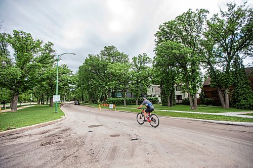 MIKAELA MACKENZIE / WINNIPEG FREE PRESS

Wellington Crescent, which is currently restricted to one block of vehicle travel, in Winnipeg on Friday, June 11, 2021. For JS story.
Winnipeg Free Press 2021.