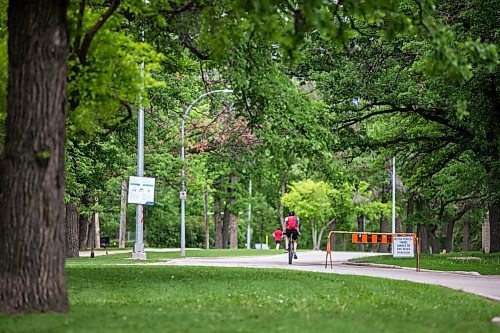 MIKAELA MACKENZIE / WINNIPEG FREE PRESS

Wellington Crescent, which is currently restricted to one block of vehicle travel, in Winnipeg on Friday, June 11, 2021. For JS story.
Winnipeg Free Press 2021.