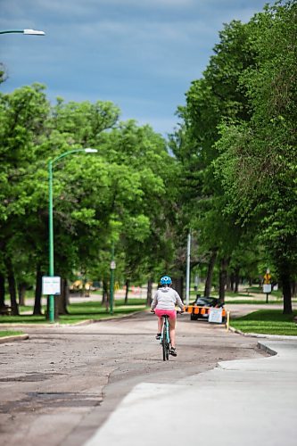 MIKAELA MACKENZIE / WINNIPEG FREE PRESS

Wellington Crescent, which is currently restricted to one block of vehicle travel, in Winnipeg on Friday, June 11, 2021. For JS story.
Winnipeg Free Press 2021.