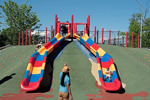 ALEX LUPUL / WINNIPEG FREE PRESS  

Children use the slides at the Nature Playground at Assiniboine Park on Sunday, June 13, 2021.