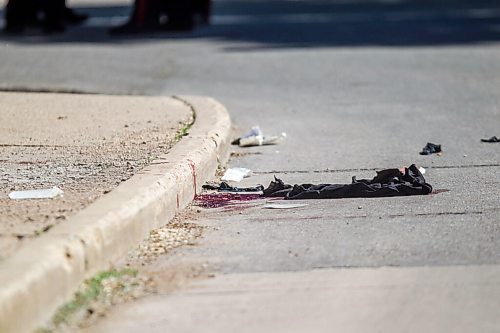 MIKAELA MACKENZIE / WINNIPEG FREE PRESS

Police investigate the scene of a shooting at Young and Westminster in Winnipeg on Monday, June 14, 2021. For Malak story.
Winnipeg Free Press 2021.