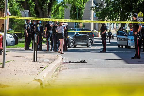 MIKAELA MACKENZIE / WINNIPEG FREE PRESS

Police investigate the scene of a shooting at Young and Westminster in Winnipeg on Monday, June 14, 2021. For Malak story.
Winnipeg Free Press 2021.