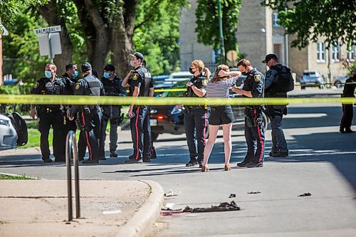 MIKAELA MACKENZIE / WINNIPEG FREE PRESS

Police investigate the scene of a shooting at Young and Westminster in Winnipeg on Monday, June 14, 2021. For Malak story.
Winnipeg Free Press 2021.