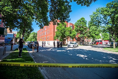 MIKAELA MACKENZIE / WINNIPEG FREE PRESS

Police investigate the scene of a shooting at Young and Westminster in Winnipeg on Monday, June 14, 2021. For Malak story.
Winnipeg Free Press 2021.