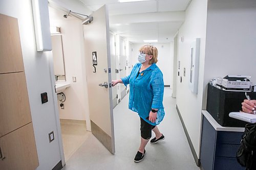 MIKAELA MACKENZIE / WINNIPEG FREE PRESS

Glynis Quinn, executive director of Oak Table, gives a tour of the newly renovated space at the Augustine Centre in Winnipeg on Tuesday, June 15, 2021. For Melissa Martin story.
Winnipeg Free Press 2021.