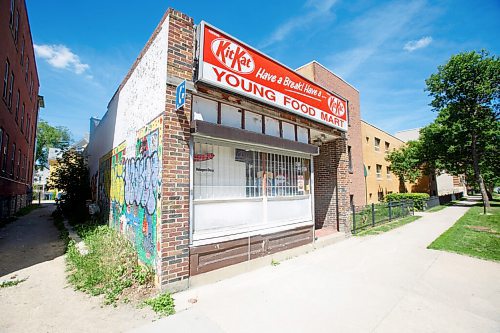 MIKE DEAL / WINNIPEG FREE PRESS
The Young Food Mart (96 Young St) where a bullet went through the front window during the fatal shooting on Monday.
The area around where the daytime shooting occurred at Young and Balmoral a day later.
See Erik Pindera story
210615 - Tuesday, June 15, 2021.