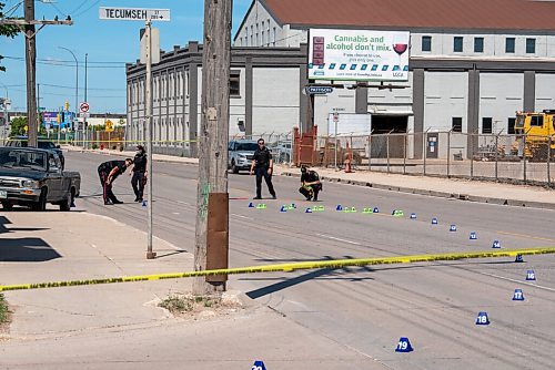 ALEX LUPUL / WINNIPEG FREE PRESS  

Police officers work the scene of a motor vehicle collision involving a pedestrian near the corner of Logan Avenue and Tecumseh Street in Winnipeg on Tuesday, June 15, 2021.