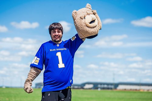 MIKAELA MACKENZIE / WINNIPEG FREE PRESS

Sean Schmatkow, aka Bomber Fan Ted, poses for a portrait in his fan gear at his home in Ste. Anne on Tuesday, June 15, 2021. For Taylor story.
Winnipeg Free Press 2021.