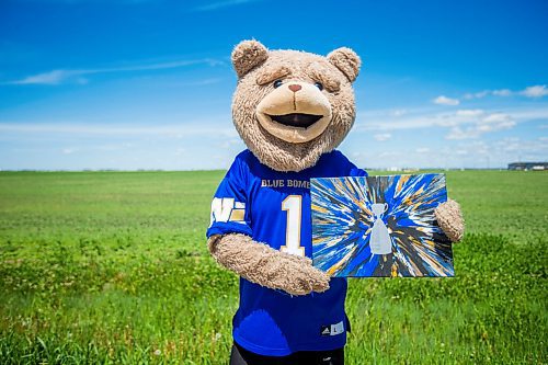 MIKAELA MACKENZIE / WINNIPEG FREE PRESS

Sean Schmatkow, aka Bomber Fan Ted, poses for a portrait in his fan gear at his home in Ste. Anne on Tuesday, June 15, 2021. For Taylor story.
Winnipeg Free Press 2021.