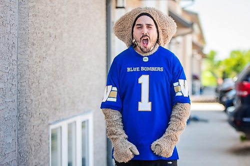 MIKAELA MACKENZIE / WINNIPEG FREE PRESS

Sean Schmatkow, aka Bomber Fan Ted, poses for a portrait in his fan gear at his home in Ste. Anne on Tuesday, June 15, 2021. For Taylor story.
Winnipeg Free Press 2021.