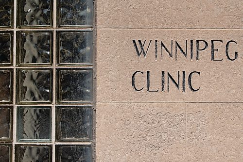 ALEX LUPUL / WINNIPEG FREE PRESS  

The exterior of the Winnipeg Clinic is photographed on Wednesday, June 16, 2021. Its distinctive curved lines and layered canopies make it a familiar landmark in Winnipeg's downtown.
