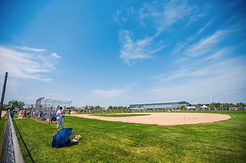 MIKAELA MACKENZIE / WINNIPEG FREE PRESS

A line-up winds through the sports fields for folks hoping to get a drop-in second dose at the Leila vaccine supersite in Winnipeg on Wednesday, June 16, 2021. For Danielle story.
Winnipeg Free Press 2021.