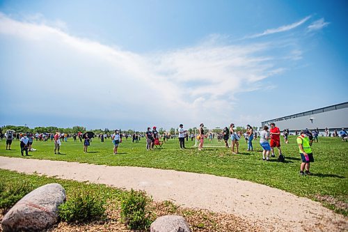 MIKAELA MACKENZIE / WINNIPEG FREE PRESS

A line-up winds through the sports fields for folks hoping to get a drop-in second dose at the Leila vaccine supersite in Winnipeg on Wednesday, June 16, 2021. For Danielle story.
Winnipeg Free Press 2021.