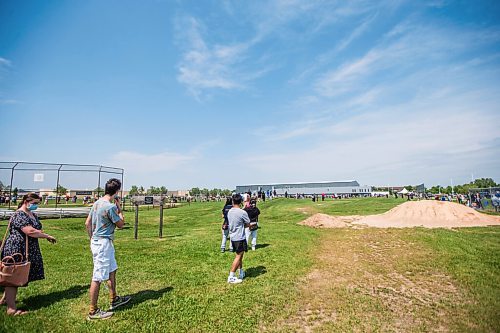 MIKAELA MACKENZIE / WINNIPEG FREE PRESS

A line-up winds through the sports fields for folks hoping to get a drop-in second dose at the Leila vaccine supersite in Winnipeg on Wednesday, June 16, 2021. For Danielle story.
Winnipeg Free Press 2021.