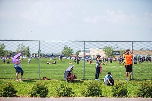 MIKAELA MACKENZIE / WINNIPEG FREE PRESS

A line-up winds through the sports fields for folks hoping to get a drop-in second dose at the Leila vaccine supersite in Winnipeg on Wednesday, June 16, 2021. For Danielle story.
Winnipeg Free Press 2021.