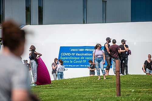 MIKAELA MACKENZIE / WINNIPEG FREE PRESS

A line-up winds through the sports fields for folks hoping to get a drop-in second dose at the Leila vaccine supersite in Winnipeg on Wednesday, June 16, 2021. For Danielle story.
Winnipeg Free Press 2021.