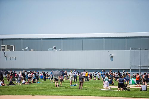 MIKAELA MACKENZIE / WINNIPEG FREE PRESS

A line-up winds through the sports fields for folks hoping to get a drop-in second dose at the Leila vaccine supersite in Winnipeg on Wednesday, June 16, 2021. For Danielle story.
Winnipeg Free Press 2021.