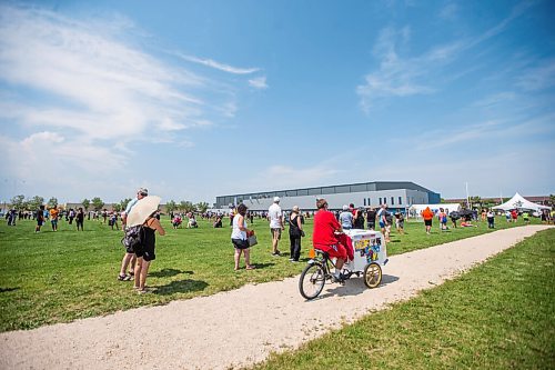 MIKAELA MACKENZIE / WINNIPEG FREE PRESS

A line-up winds through the sports fields for folks hoping to get a drop-in second dose at the Leila vaccine supersite in Winnipeg on Wednesday, June 16, 2021. For Danielle story.
Winnipeg Free Press 2021.