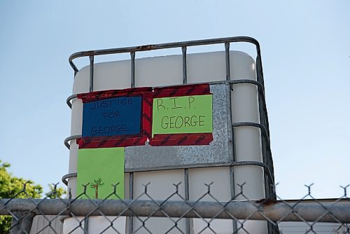 ALEX LUPUL / WINNIPEG FREE PRESS  

A memorial in honour of George Birch, who was struck and killed by a vehicle while attempting to stop a break and enter, is photographed on Wednesday, June 16, 2021.