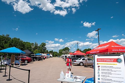 ALEX LUPUL / WINNIPEG FREE PRESS  

The Inaugural Farmer's and Artisans' Market is photographed outside of the Dakota Fieldhouse in Winnipeg on Thursday, June 17, 2021. More than a dozen vendors were on site selling items ranging from food to homegrown crafts.