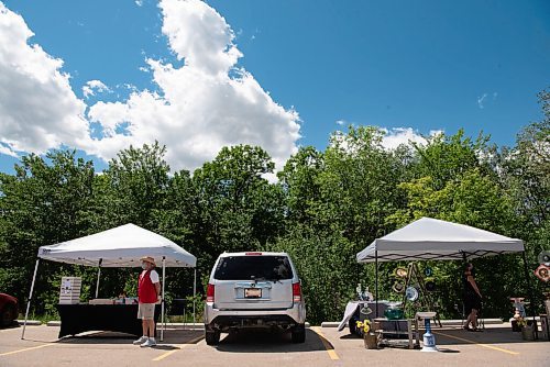 ALEX LUPUL / WINNIPEG FREE PRESS  

The Inaugural Farmer's and Artisans' Market is photographed outside of the Dakota Fieldhouse in Winnipeg on Thursday, June 17, 2021. More than a dozen vendors were on site selling items ranging from food to homegrown crafts.