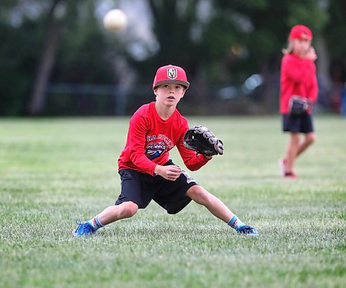 RUTH BONNEVILLE / WINNIPEG FREE PRESS

Standup

Brothers Nathan Dahl (front- 10yrs) and Cameron (7yrs), catch fly balls that their dad, Lindsey hits toward to catch  them at Crescentwood CC baseball diamond Friday.  afternoon.  


June 18,, 2021

