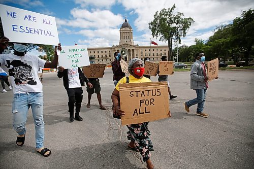 JOHN WOODS / WINNIPEG FREE PRESS
Winnipeg immigration and refugee groups gathered at the Manitoba Legislature and participated in a drive-by rally at the Canadian Museum for Human Rights Sunday, June 20, 2021. The group gathered for improved immigration rights.

Reporter: Standup