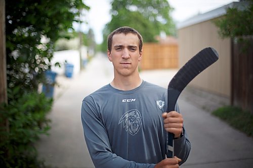 MIKE DEAL / WINNIPEG FREE PRESS
NHL draft prospect Carson Lambos works out in his home gym, the so-called Gritty Garage Monday morning.
See Mike Sawatzky story 
210621 - Monday, June 21, 2021.